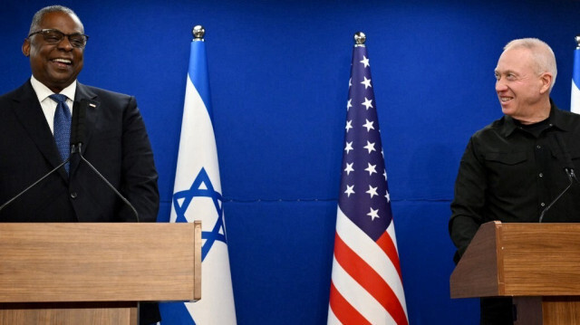 Le secrétaire américain à la Défense, Lloyd Austin et le ministre israélien de la Défense, Yoav Gallant, lors de la conférence de presse commune à Tel Aviv, le 18 décembre 2023.