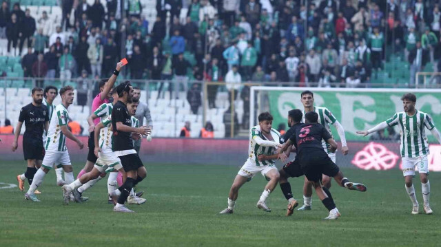 Bursaspor-Diyarbekirspor maçının sonlarında kavga çıktı. 