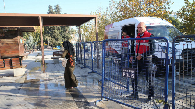 Mobil Göç Noktası aracı Rabia Meydanı'nda faaliyete başladı.