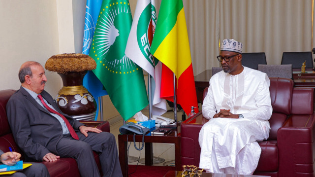 Le ministre malien des Affaires étrangères et de la Coopération internationale, Abdoulaye Diop et El-Haouès RIACHE, Ambassadeur d'Algérie au Mali.