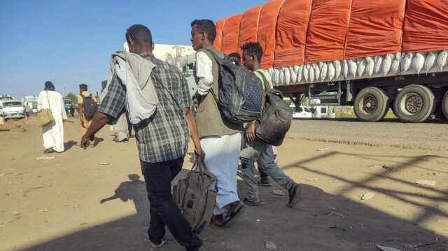 Les personnes déplacées fuyant Wad Madani dans l'État soudanais de Jazira arrivent à Gedaref, dans l'est du pays, le 19 décembre 2023.