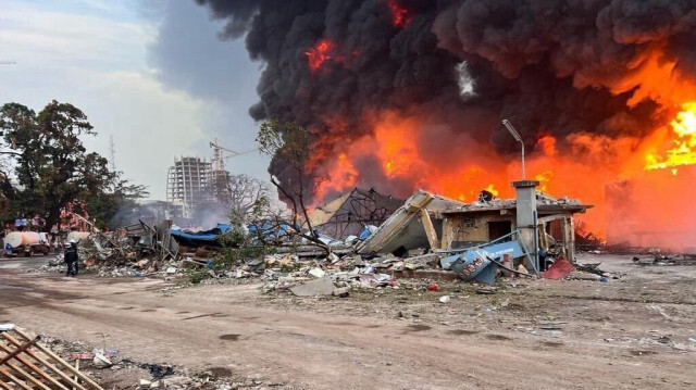 L'incendie meurtrier du principal dépôt de carburant de la Guinée, à Conakry, dans la nuit du dimanche 17 au lundi 18 décembre.