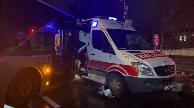 Bahçelievler'de ambulans ve İETT otobüsü kaza yaptı.