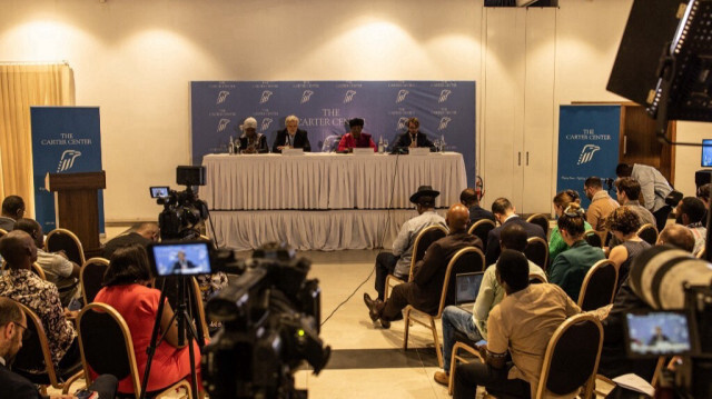 Les dirigeants de l'équipe d'observation électorale du Carter Center (Agence américaine) s'adressent à la presse à Kinshasa le 22 décembre 2023, à la suite des élections présidentielles et générales de la République démocratique du Congo (RDC).