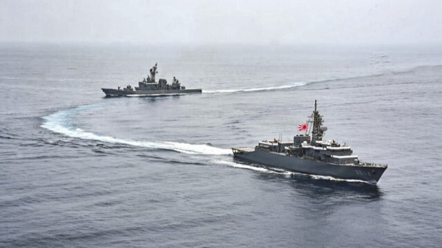 Deux navires de guerre japonais participant à des exercices militaires au large de Carthagène, en Colombie, le 9 septembre 2023.