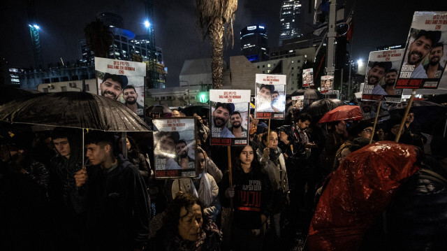 Des centaines de familles des personnes kidnappées se sont rassemblées dans le centre de Tel Aviv exigeant que le gouvernement conclue un accord immédiat pour libérer leurs proches détenus à Gaza.