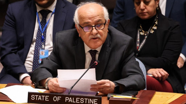 L'ambassadeur palestinien auprès de l'ONU, Riyad Mansour, après le vote d'une résolution au siège de l'ONU à New York, le 22 décembre 2023.