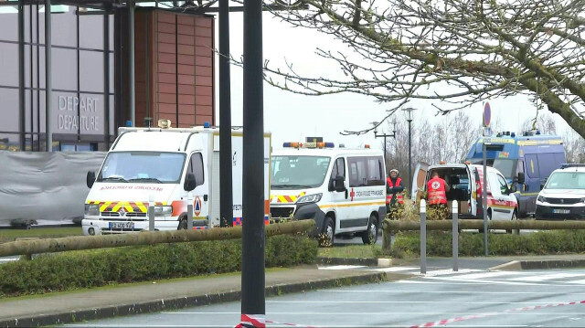 Images de l'aéroport de Vatry (Marne), où un marathon inédit a débuté dimanche, avec l'ouverture des audiences sur le maintien en zone d'attente des passagers indiens du vol immobilisé depuis jeudi par les autorités françaises sur des soupçons de traite d'êtres humains. 