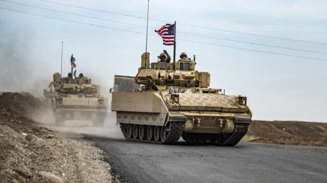 Des soldats américains à bord de chars Bradley patrouillent près du poste frontière de Semalka, au nord-est de la Syrie, le 12 janvier 2021.