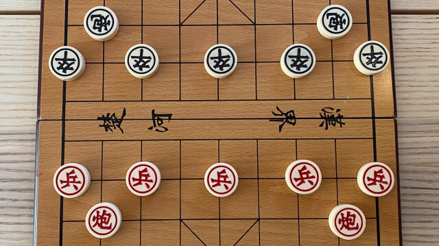 Table du jeu chinois, le Xiangqi.