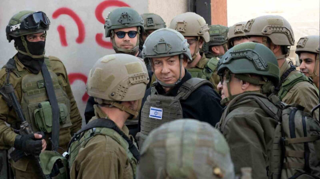 Le Premier ministre israélien, Benyamin Netanyahu, en visite auprès des troupes israéliennes, le 25 décembre 2023.