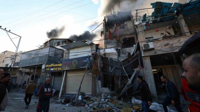 Six Palestiniens ont été tués à la suite d'une attaque israélienne par drone sur le camp de réfugiés de Nour Shams dans la ville de Tulkarem en Palestine occupée, le 27 décembre 2023.
