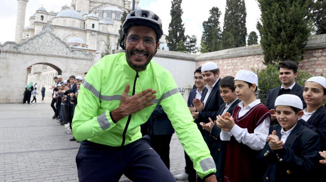 En mai dernier, Nabil Ennsasri faisait escale à Istanbul lors de son périple à vélo depuis Paris jusqu'à La Mecque, dans le but de sensibiliser à l'urgence des enjeux climatiques.