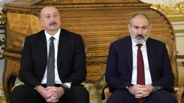 Le président azerbaïdjanais, Ilham Aliyev et le Premier ministre arménien, Nikol Pashinyan.