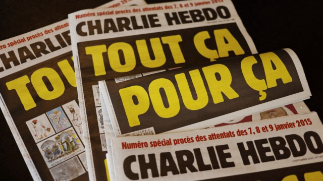 Le journal satirique français, Charlie Hebdo.

