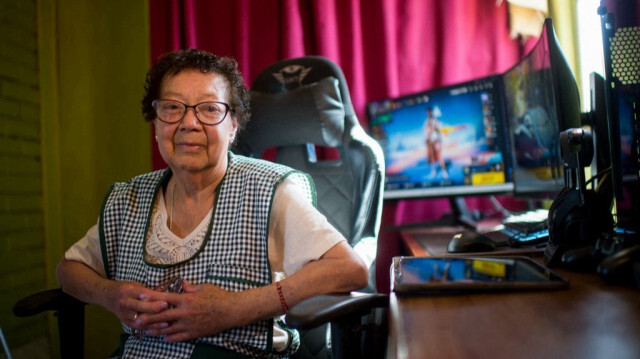 María Elena Arévalo, âgée de 81 ans, pose pour une photo lors d'une entrevue avec l'AFP chez elle à Llay-Llay, région de Valparaiso, au Chili, le 19 décembre 2023.