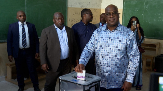 Le président sortant de la République démocratique du Congo, Felix Tshisekedi, vote au bureau de vote de St Georges Kitambo à Kinshasa, le 20 Décembre 2023.