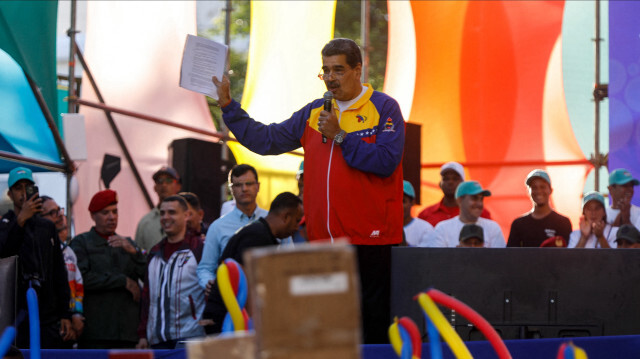 Le président vénézuélien Nicolas Maduro s'exprimant lors de la campagne de clôture du référendum sur la défense du territoire de l'Essequibo à Caracas, le 1er décembre 2023. 