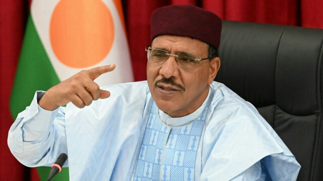 L'ex-président du Niger, Mohamed Bazoum, s'exprimant lors d'une réunion avec le secrétaire général de l'Organisation des Nations Unies (ONU), Antonio Guterres au palais présidentiel de Niamey, le 2 mai 2022.