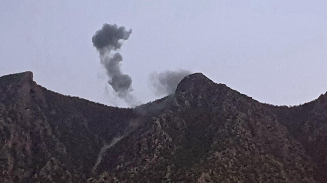 La fumée s'élevant derrière les montagnes de Matin dans la ville de Chiladze à la suite d'une offensive turque. (Archive)