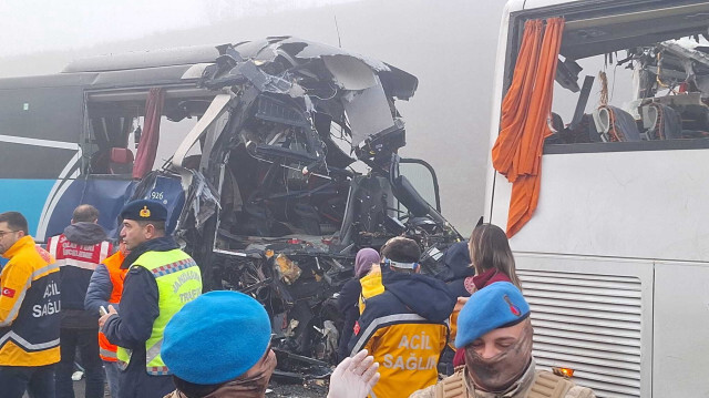 Kuzey Marmara Otoyolu'nda zincirleme kazada 10 kişi öldü, 63 kişi yaralandı.
