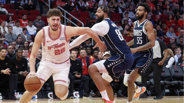 NBA'de normal sezona 10 maçla devam edildi. 76ers, deplasmanda Rockets'ı 4 sayı farkla yendi. 