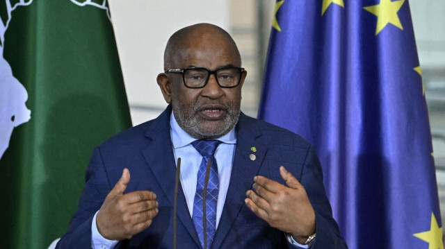 Le président des Comores et président de l'Union africaine Azali Assoumani s'exprimant lors d'une conférence de presse à la Chancellerie à Berlin le 20 novembre 2023, lors de la conférence du G20 Compact with Africa.