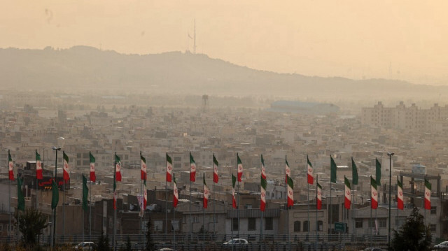 Téhéran, la capitale iranienne, recouverte d'un épaix brouillard de pollution.