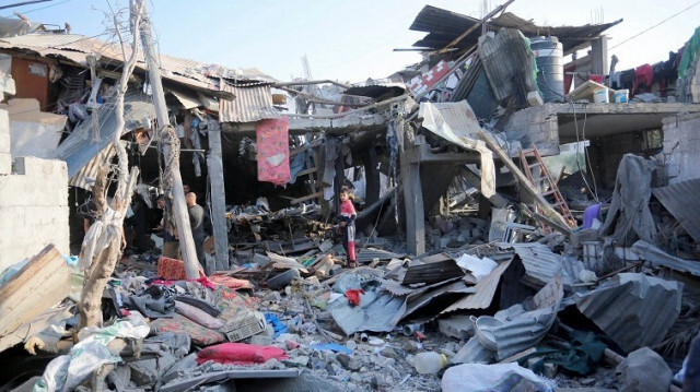 Des bâtiments détruits par les attaques de l'entité d'occupation à Gaza, le 04 décembre 2023.