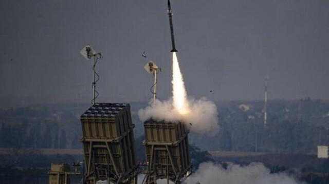 Un missile "sol-sol" lancé vers la ville d'Eilat, dans le sud d'Israël, le 06 décembre 2023.
