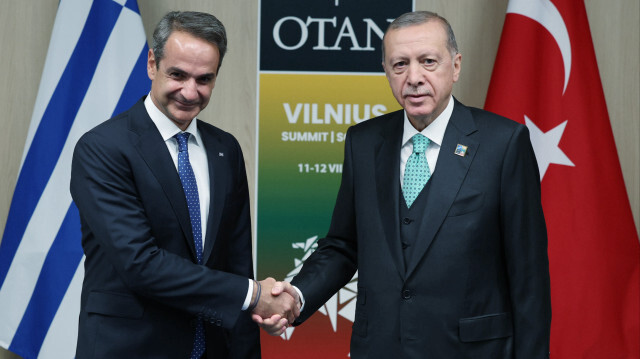 Rencontre entre le président Erdogan et le Premier ministre grec Mitsotakis, le 12 juillet 2023, lors du Sommet de l'OTAN à Vilnius, Lituanie.