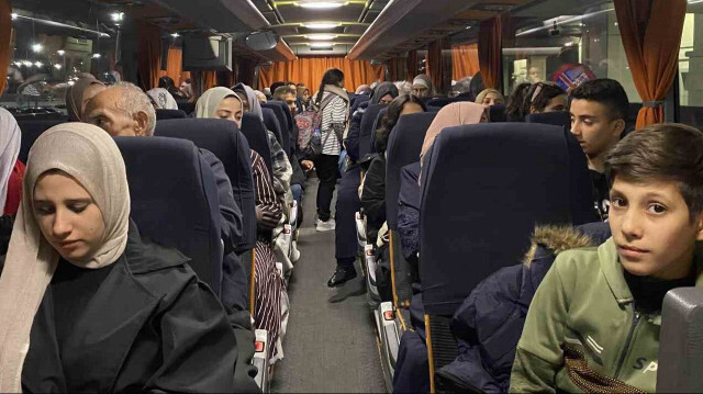 68 Türk vatandaşı ve aile yakınları Kahire’den kalkan uçakla İstanbul’a getirildi.