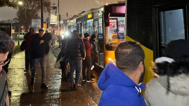 Eminönü-Alibeyköy tramvay seferlerindeki aksamaya yolcular tepki gösterdi.