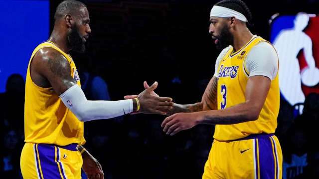 Lakers sezon içi turnuvasında Pelicans'ı 133-89 mağlup ederek final biletini aldı.