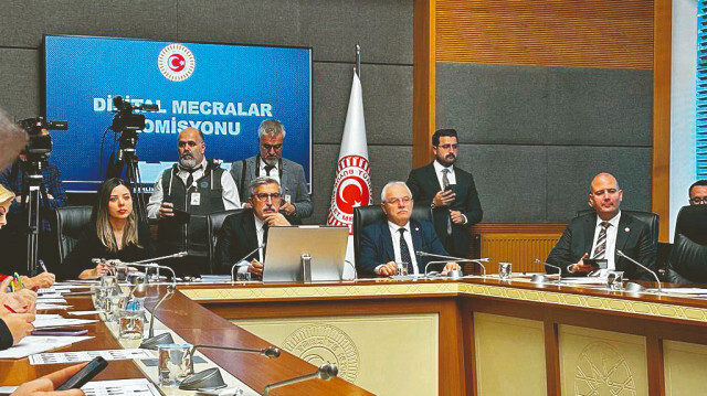 Dijital Mecralar Komisyonu Başkanı Hüseyin Yayman, hükümetin yasaklama ve sansüre karşı olduğunu bildirdi.