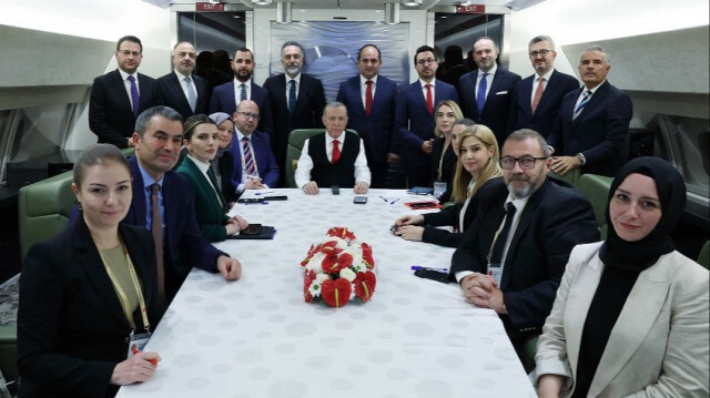 Le Président turc, Recep Tayyip Erdogan avec les journalistes à bord de l'avion à son retour de Grèce, le 08 décembre 2023.