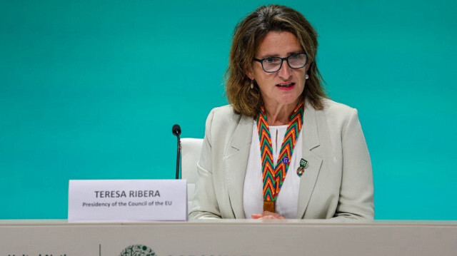 La ministre espagnole de la transition écologique, Teresa Ribera, dont le pays assure la présidence tournante de l'UE, participe à une conférence de presse lors du sommet des Nations unies sur le climat à Dubaï, le 6 décembre 2023.