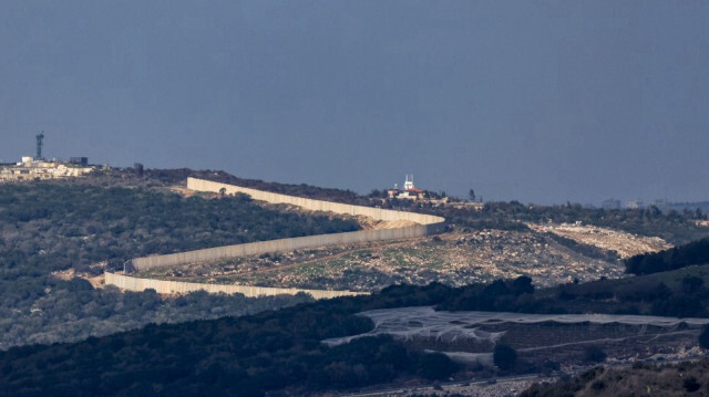 Une photo prise en Israël près du village druze de Hurfeish montre une vue générale de la frontière israélienne avec le Liban, le 8 décembre 2023,