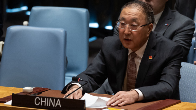 L'ambassadeur de Chine aux Nations Unies, Zhang Jun, s'exprimant lors d'une réunion du Conseil de sécurité des Nations Unies sur Gaza, au siège de l'ONU à New York, le 8 décembre 2023.