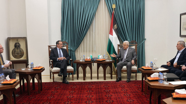 Le président palestinien Mahmoud Abbas rencontre le conseiller américain à la sécurité nationale auprès du vice-président Philip Gordon à Ramallah, en Cisjordanie, le 6 décembre 2023.