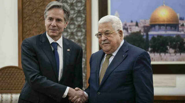 Le Secrétaire d'État américain Antony Blinken avec le Président palestinien Mahmoud Abbas dans la ville de Ramallah, en Cisjordanie. Crédit photo : IHA