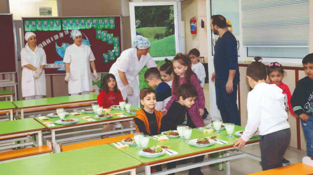 Okul öncesi tüm çocuklara ücretsiz öğle yemeği uygulaması Şubat’ın 6’sında başlıyor.