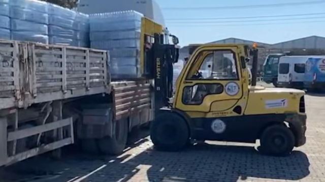 Déchargement d'un camion affrété par Hasene à Kahramanmaras @Hasene 