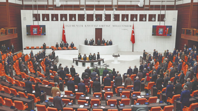 Genel Kurul'da hayatını kaybeden Adıyaman Milletvekili Yakup Taş için saygı duruşunda bulunuldu. 