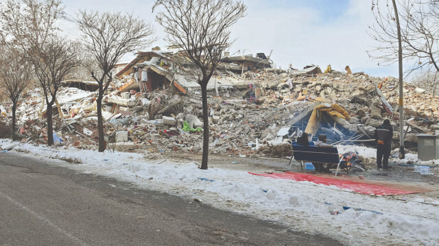 Pazarcık depreminden hasarlı çıkan Elbistan’ı, 9 saat sonra gelen ikinci deprem yıkmış.