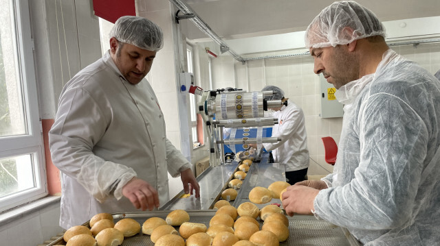 Amasra Mesleki ve Teknik Anadolu Lisesi deprem bölgesi için günde 15 bin ekmek üretiyor.