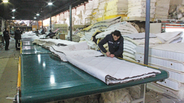 2021 yılında 60 milyon dolarlık ihracat yapan Türk şirketleri, battaniye üretimini artırdı. İş dünyası temsilcileri, bazı fabrikaların kapasite arttırımına gittiğini belirtti.