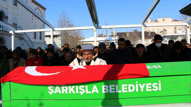 Depremde hayatını kaybedenlerin cenazesi Sivas'ta kılındı.