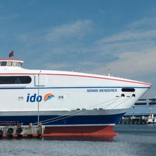 Adnan Menderes feribotu deprem yardımları için Mersin Limanı'na gidiyor
