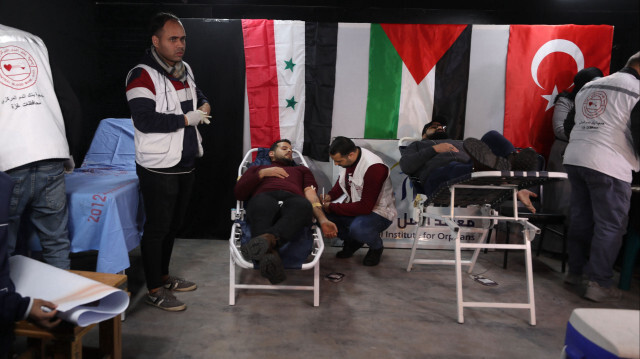 Gazze'de "Tek vücut" temasıyla Türkiye ve Suriye'deki depremzedeler için kan bağışı kampanyası düzenlendi.